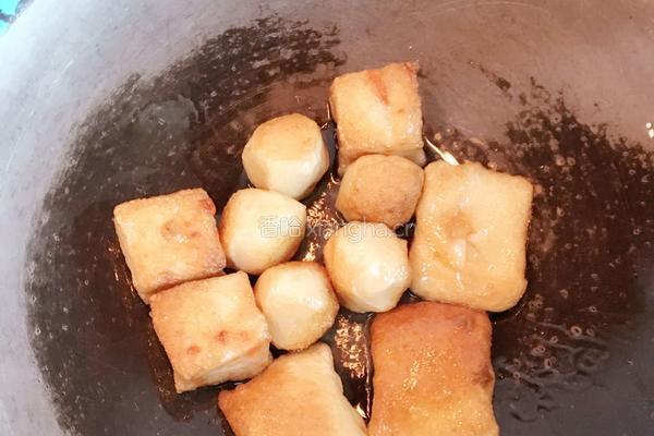 砂锅生菜肉丸煲的做法图解5