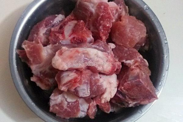土豆焖排骨的做法图解2