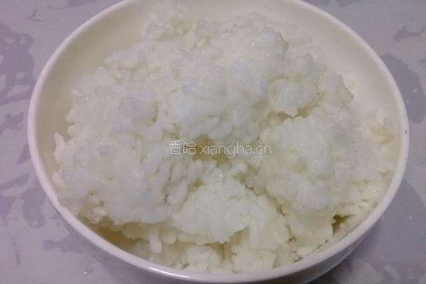 蛋炒饭的做法图解1