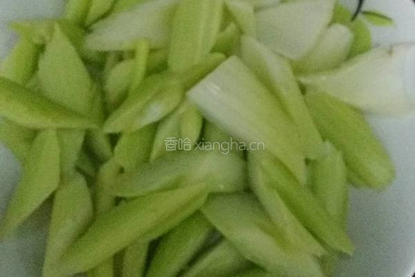 西芹炒牛肉的做法图解1