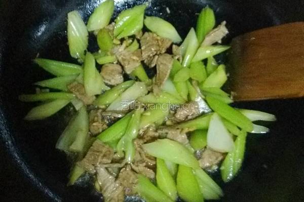 西芹炒牛肉的做法图解6