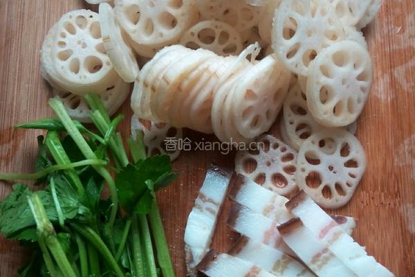 腊肉炒藕片的做法图解1