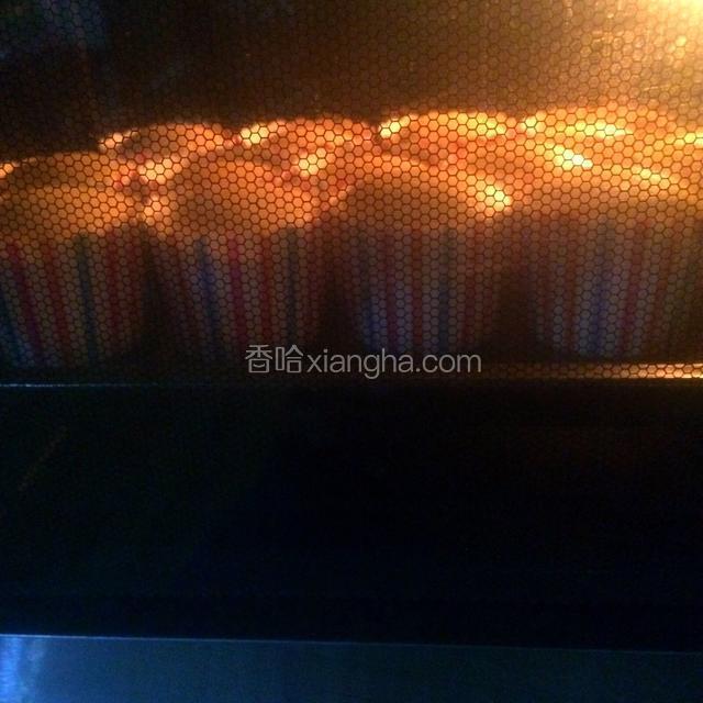 中途来一张。烤箱的温度会有区别，根据自己家里的情况调整。