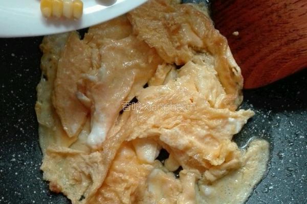 鸡蛋炒玉米的做法图解8