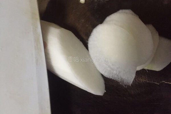 萝卜煮鱼头的做法图解2