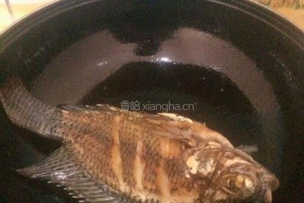 黄豆酱焖鱼的做法图解4