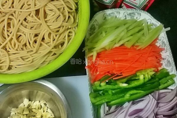 煎牛扒+茄汁意粉的做法图解1