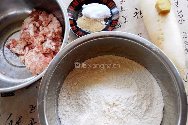 鲜肉白萝卜包的做法图解1
