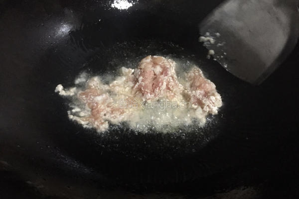 荠菜肉沫香干丁的做法图解3