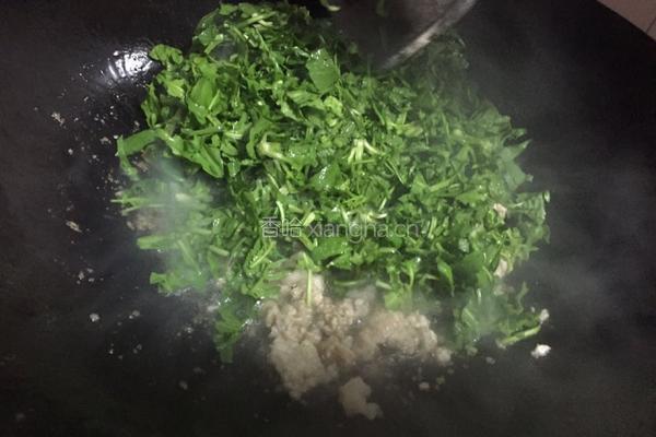 荠菜肉沫香干丁的做法图解4