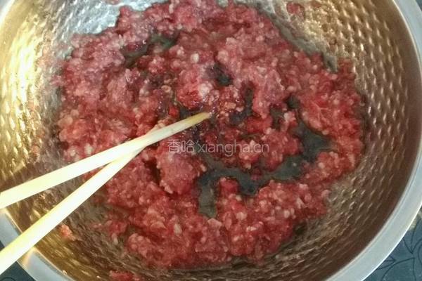牛肉酸菜馅饺子的做法图解1