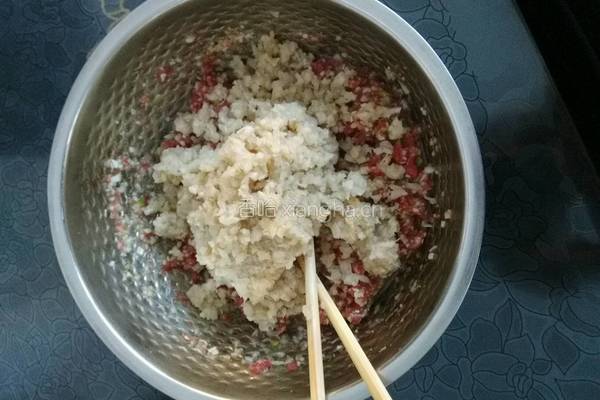 牛肉酸菜馅饺子的做法图解4