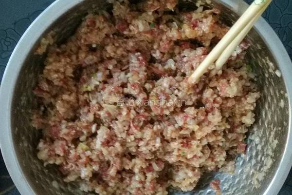 牛肉酸菜馅饺子的做法图解5