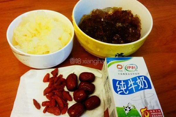 牛奶桃胶银耳羹的做法图解1