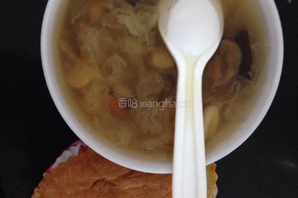 莲子银耳红枣枸杞汤的做法图解5