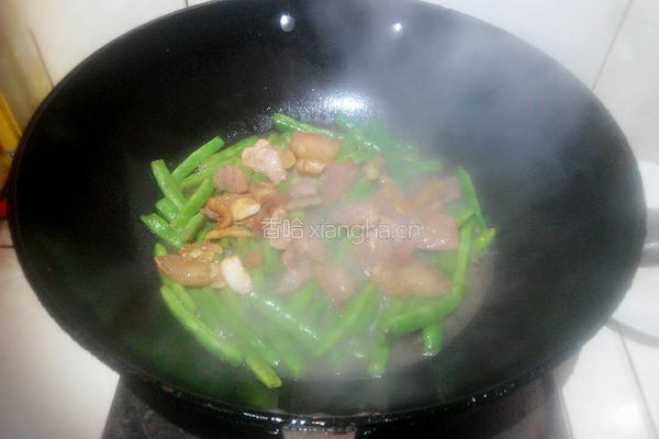 四季豆烧猪肉的做法图解10