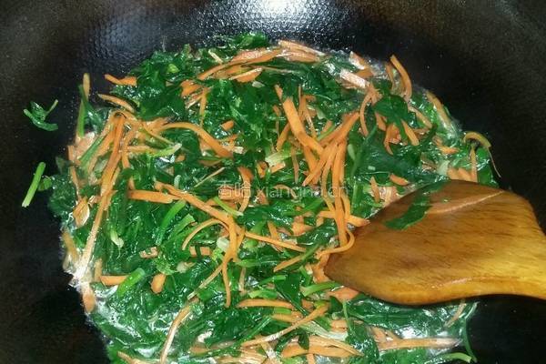 清炒菠菜胡萝卜的做法图解3