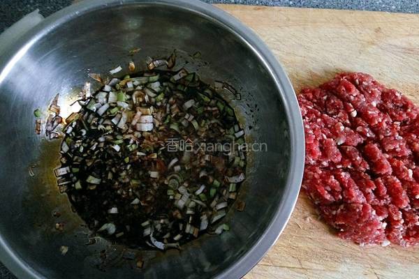 褡裢牛肉白菜卷的做法图解2