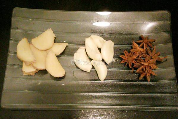 草菇红烧肉的做法图解4