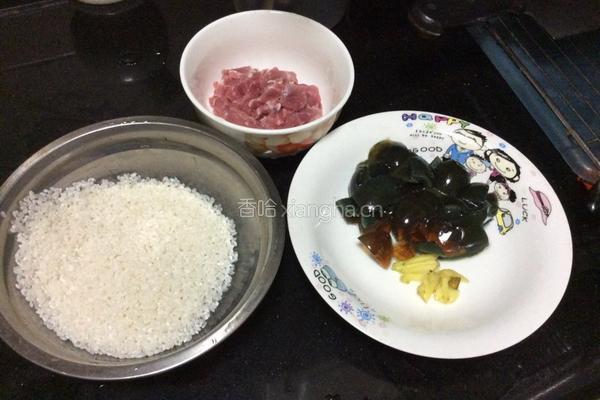 皮蛋瘦肉粥的做法图解2