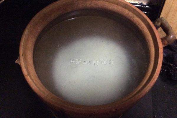皮蛋瘦肉粥的做法图解3