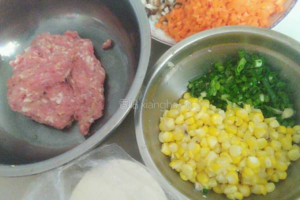 玉萝卜菇肉饺的做法图解2