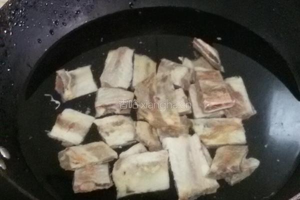 腊排骨萝卜汤的做法图解4