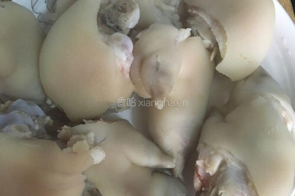 猪脚菌菇汤的做法图解3