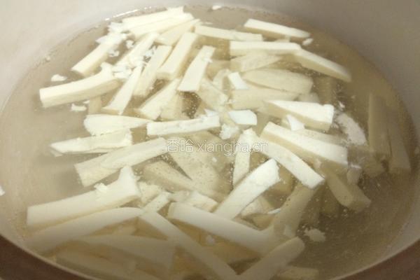 清清白白——豌豆苗豆腐汤的做法图解3