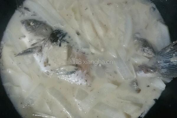 萝卜丝鲫鱼汤