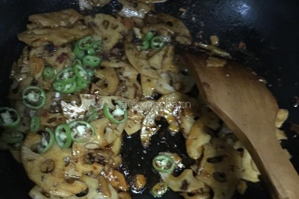 老干妈辣酱炒藕片的做法图解8