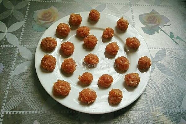 娃娃菜丸子汤的做法图解3
