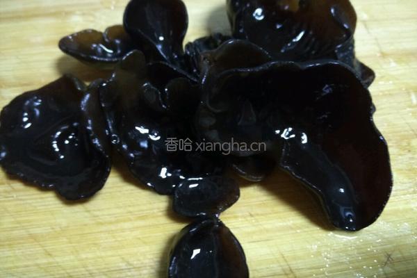 木耳竹笋腊肉饭的做法图解2