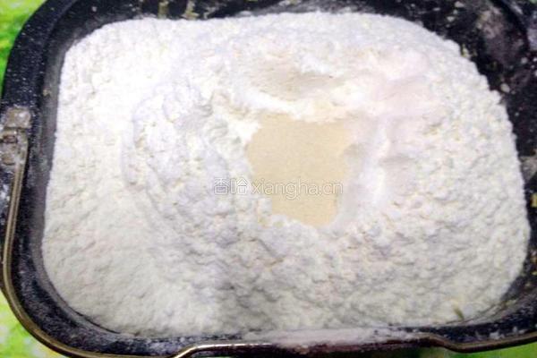 紫薯火腿肠花卷的做法图解7