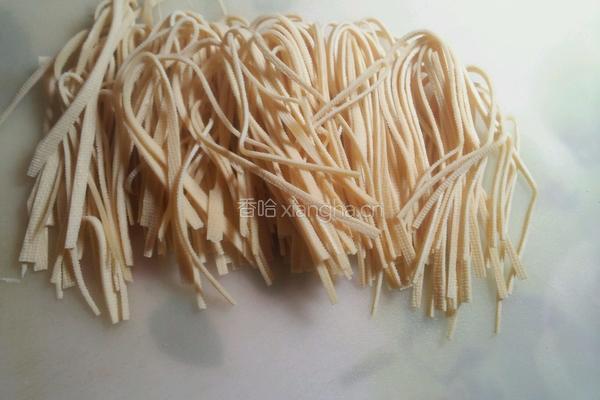 凉拌豆腐丝的做法图解1