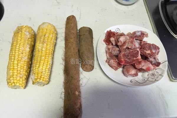山药玉米排骨汤的做法图解1