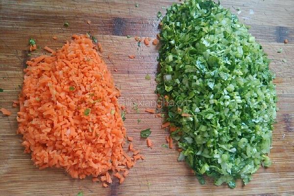 煎饺(胡萝卜芹菜猪肉馅)的做法图解6