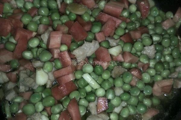 肉丁炒豌豆的做法图解7