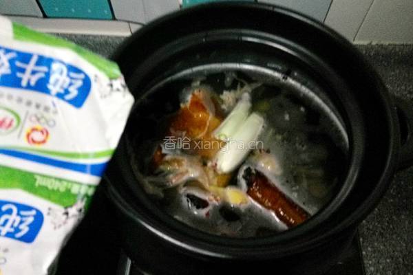 奶白煲鸭汤的做法图解3
