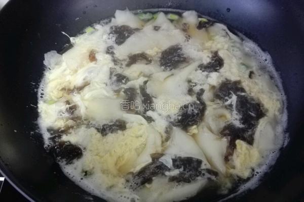 鸡蛋紫菜面片汤的做法图解3