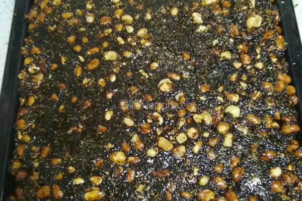 核桃芝麻糖的做法图解3