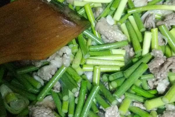 蒜苔炒牛肉的做法图解5