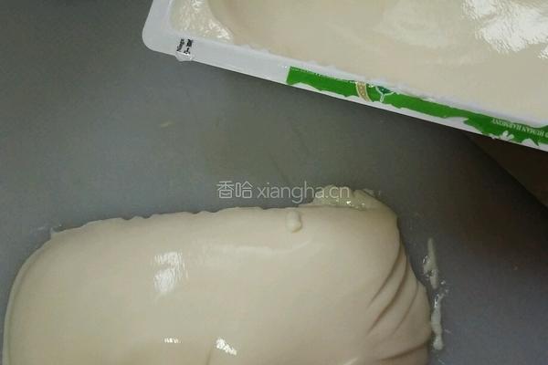 皮蛋豆腐的做法图解1