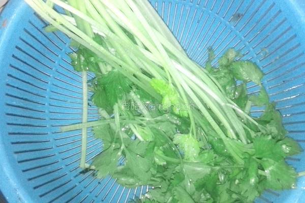 芹菜炒肉丝的做法图解2