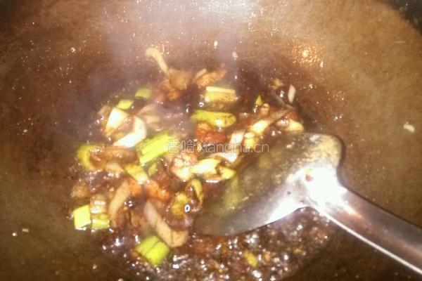 蒜苗豆牙肉炒饼的做法图解3