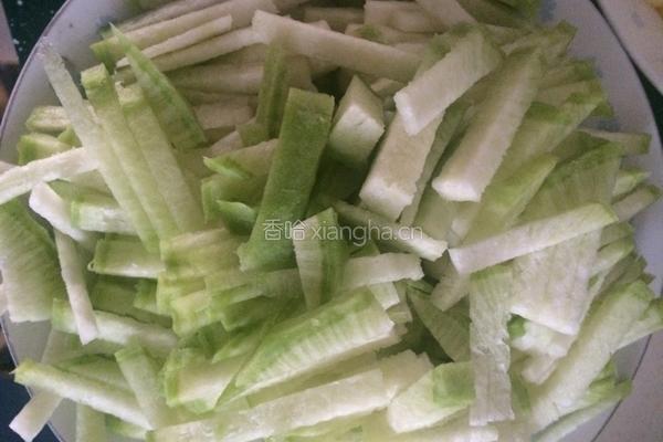 萝卜虾皮炒粉条的做法图解2