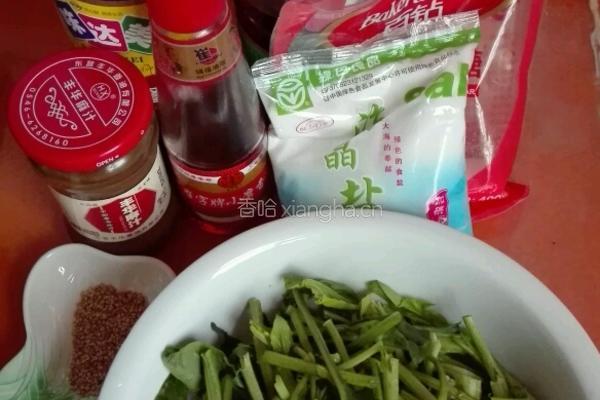 麻酱芝麻菠菜梗的做法图解1