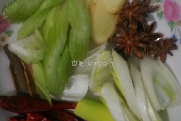 五香花生米的做法图解2