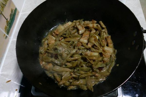五花肉炖干豆角的做法图解13