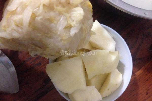 酸菜炖排骨的做法图解7
